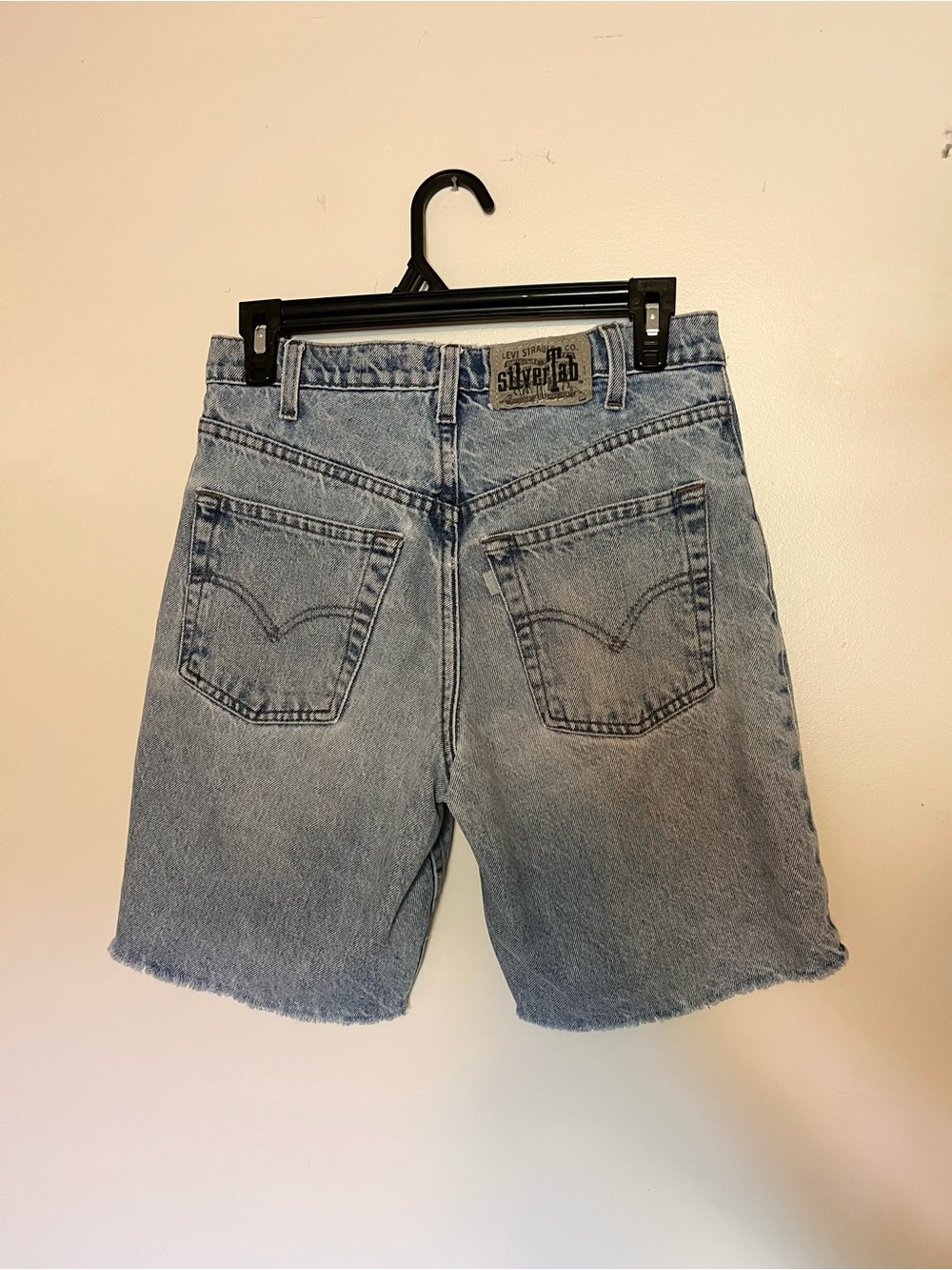 Vintage Levi’s Silver Tab Relaxed Fit Cutoff Denim Jean Shorts - Picture 2 of 4